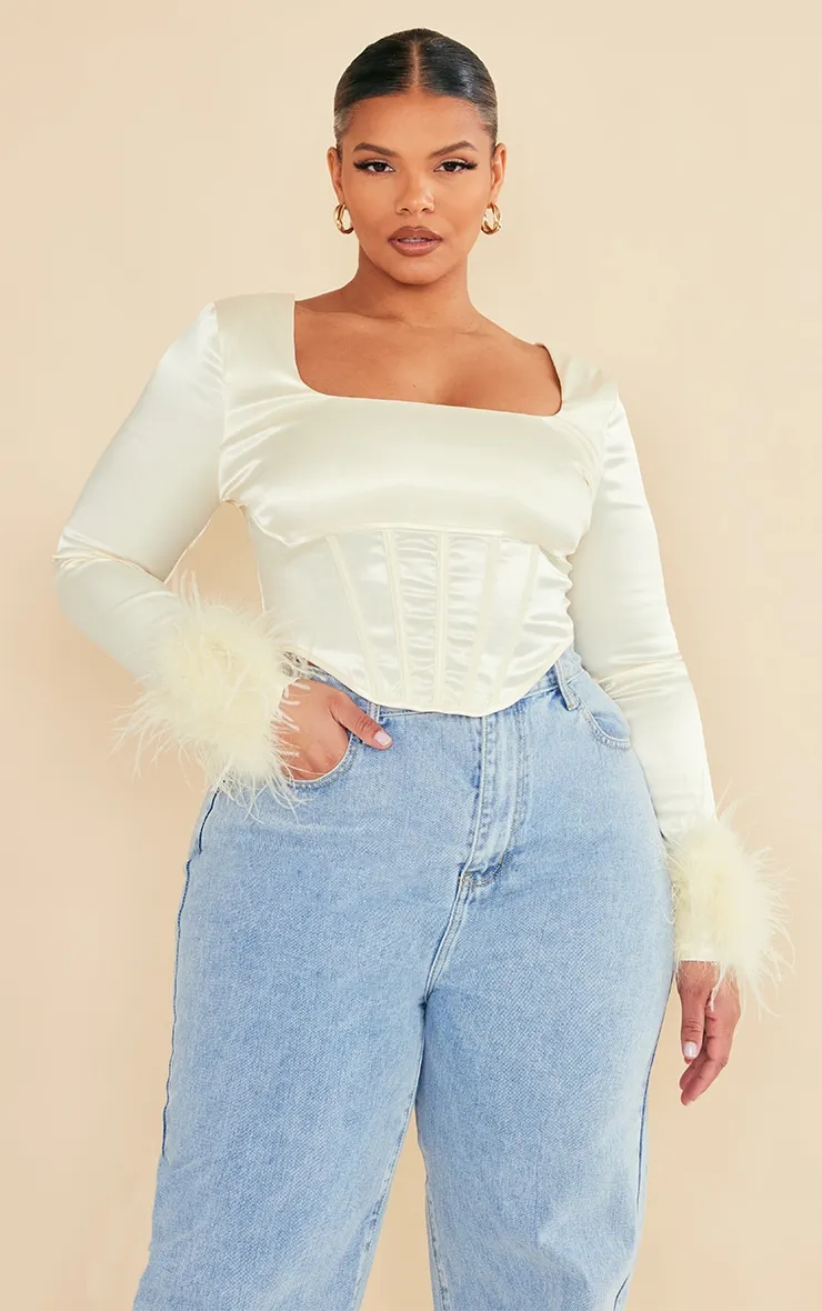 Plus Top corset satiné crème à manchettes en plumes