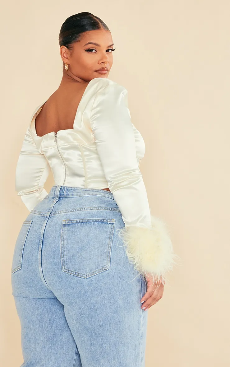 Plus Top corset satiné crème à manchettes en plumes